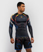 Rashguard Venum TEKKEN 8 Yoshimitsu – Czarny/Pomarańczowy – zdjęcie 1