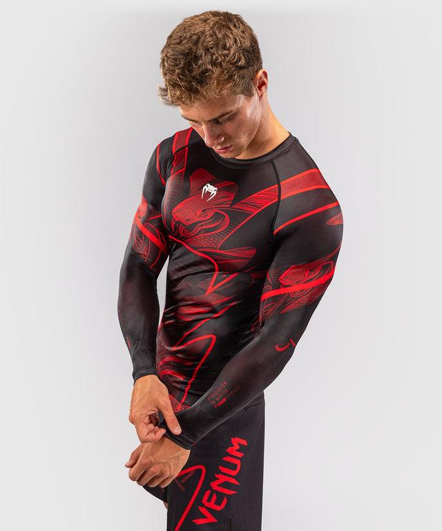 Rashguard Venum Crimson Viper 2.0 Mangas Largas – Negro/Rojo