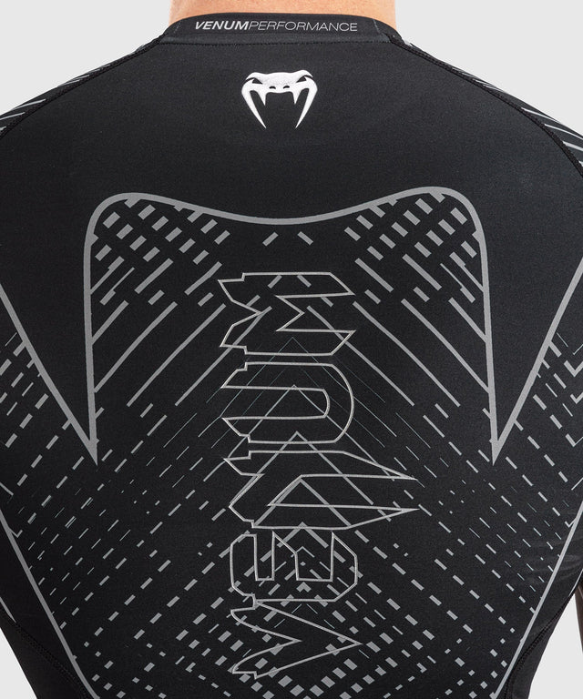 Rashguard Venum Midnight Fury Manches Courtes – Noir/Gris/Argent