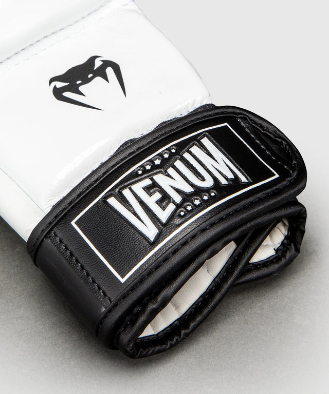 Luvas de MMA Venum Attack 2.0 – Preto/Branco