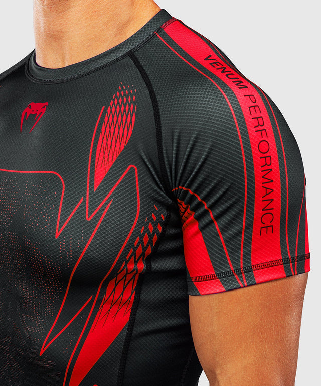 Rashguard Venum Amazonia Reborn Manga Corta – Negro/Rojo