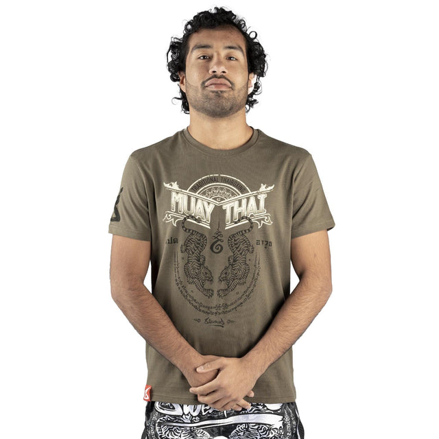 Camiseta 8 WEAPONS Sak Yant Tigers – Oliva
