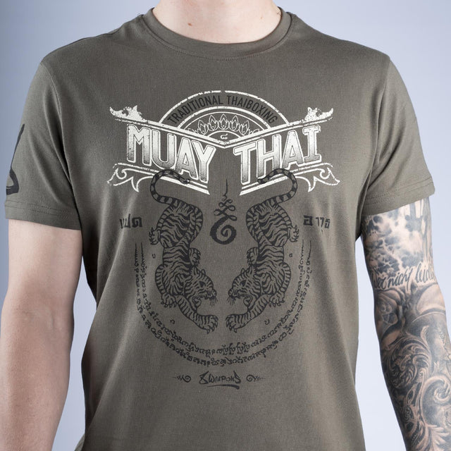 Camiseta 8 WEAPONS Sak Yant Tigers – Oliva