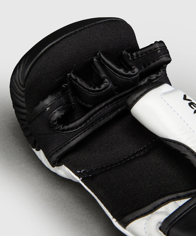 Luvas de MMA Venum Attack 2.0 – Preto/Branco