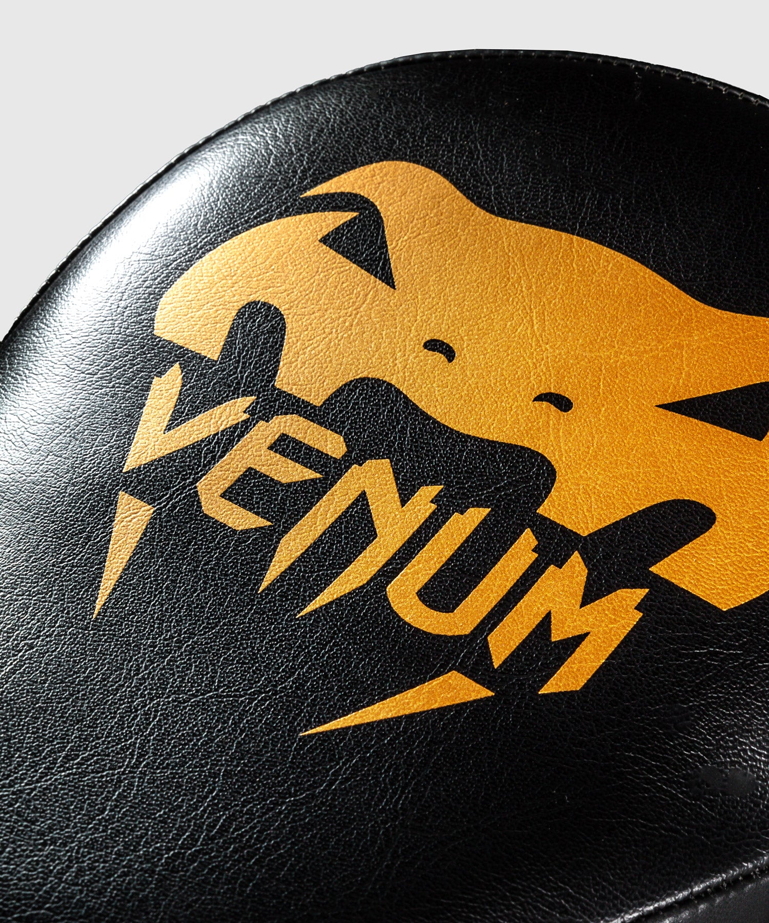 Venum Light Focus Mitts – Black/Gold