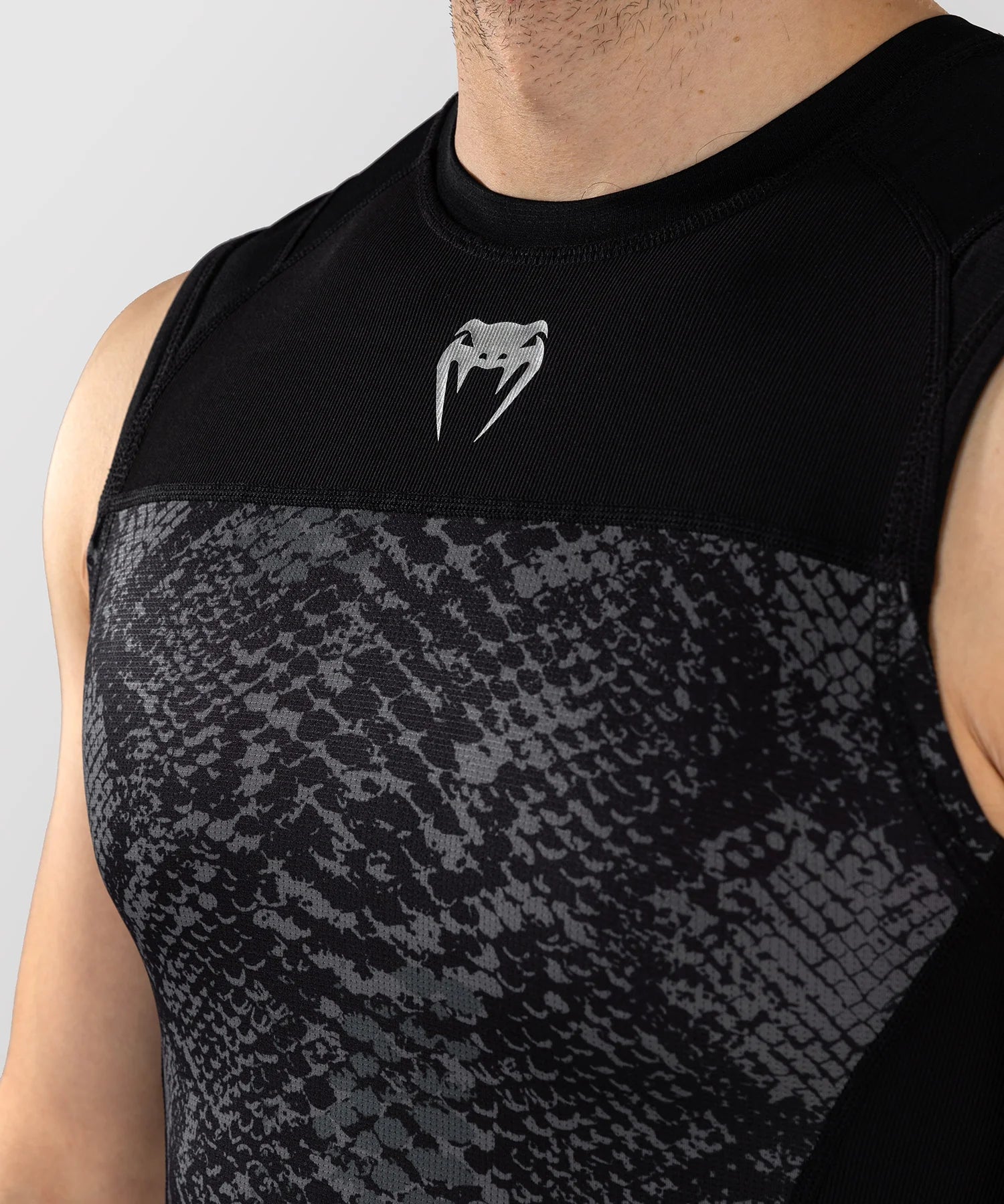 Rashguard Venum G-Fit Scales senza maniche – Nero/Grigio