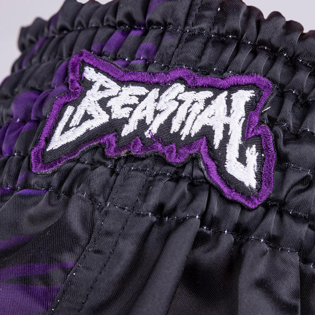 8 WEAPONS Muay Thai Shorts Beastial Panther - Zwart/Paars