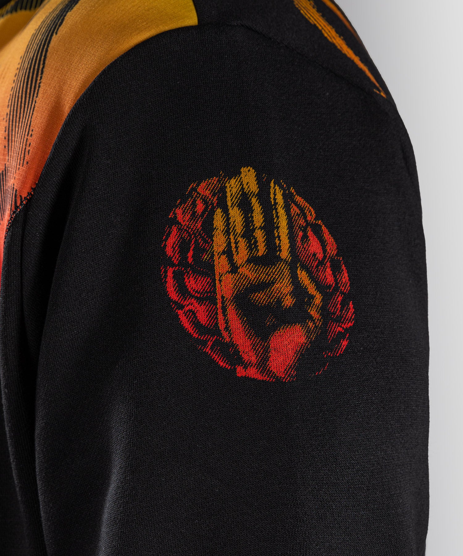 Venum Hoodie TEKKEN 8 Pullover Yoshimitsu - Nero/Arancione - foto 7