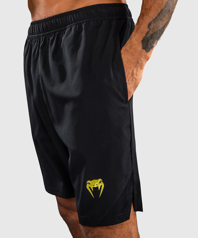 Pantaloni scurți de antrenament Venum Contender – Negru/Auriu