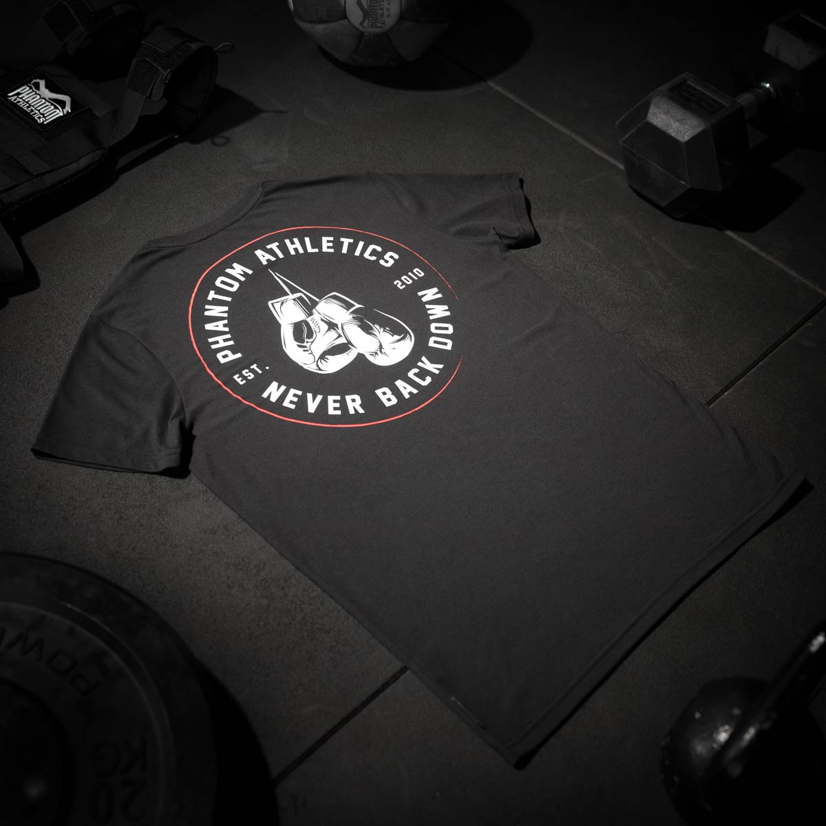 T-shirt Phantom Athletics Never Back Down – Preto
