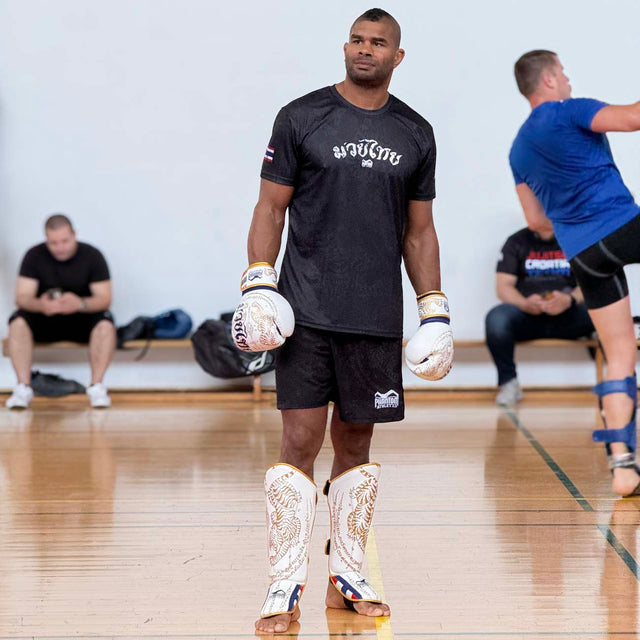 Phantom Athletics Benskydd Muay Thai – Vit/Guld