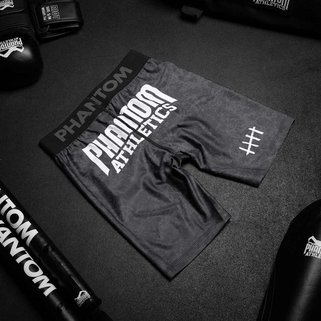 Pantaloni scurți de compresie Phantom Athletics Vector Serious – Negru