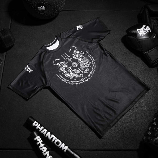 Rashguard Phantom Athletics Sak Yant – Noir/Gris