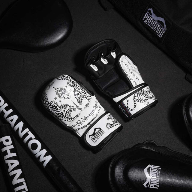 Rękawice MMA sparingowe Phantom Athletics Muay Thai – Białe