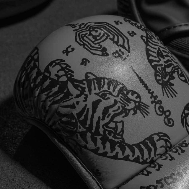 Guantes de sparring de MMA Phantom Athletics Muay Thai - Gris