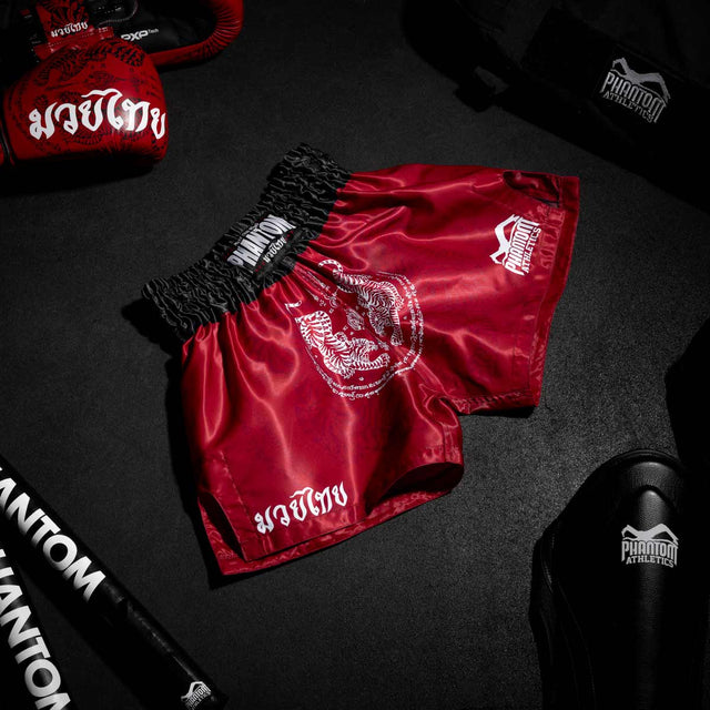 Phantom Athletics Muay Thai-shorts Sak Yant – Röd