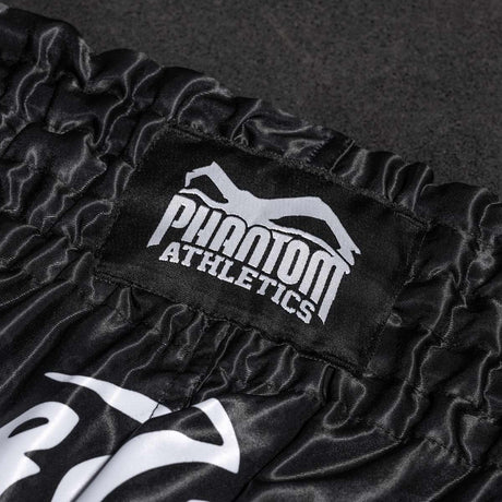 Phantom Athletics Muay-Thai-Shorts Sak Yant – Schwarz