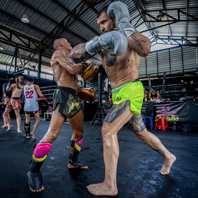 Pantaloni scurți Phantom Athletics Muay Thai Team - Neon