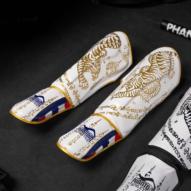 Phantom Athletics Benskydd Muay Thai – Vit/Guld