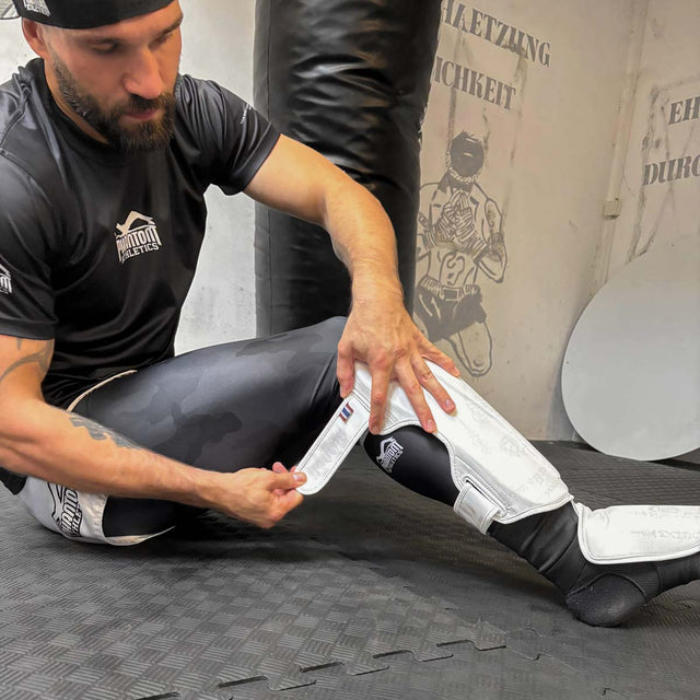 Chrániče holení Phantom Athletics Muay Thai – Frost Bílá