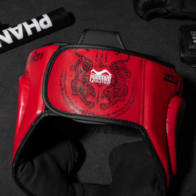 Capacete de boxe Phantom Athletics Muay Thai – Vermelho