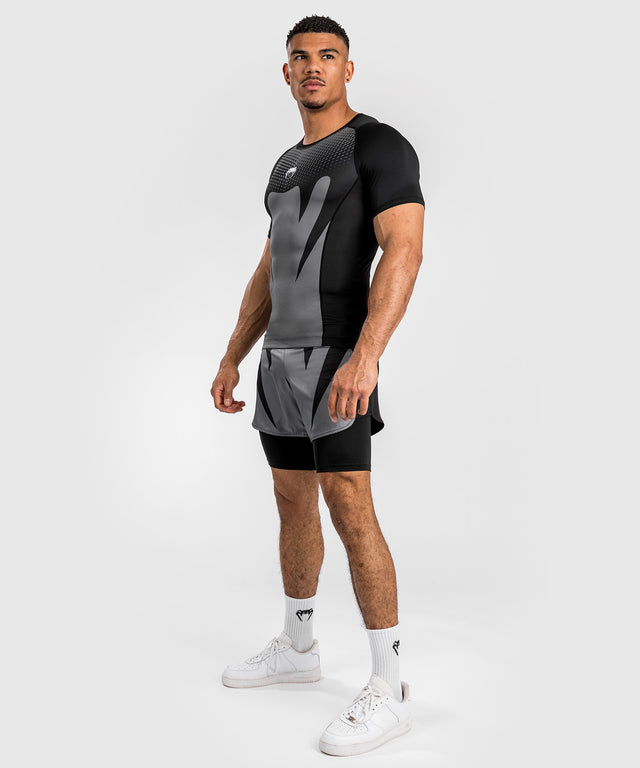 Venum Rashguard Attack Kurzarm – Schwarz/Grau