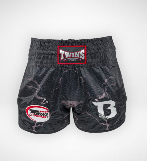 Pantaloni scurți Muay Thai Twins TBT6 – Negru/Gri
