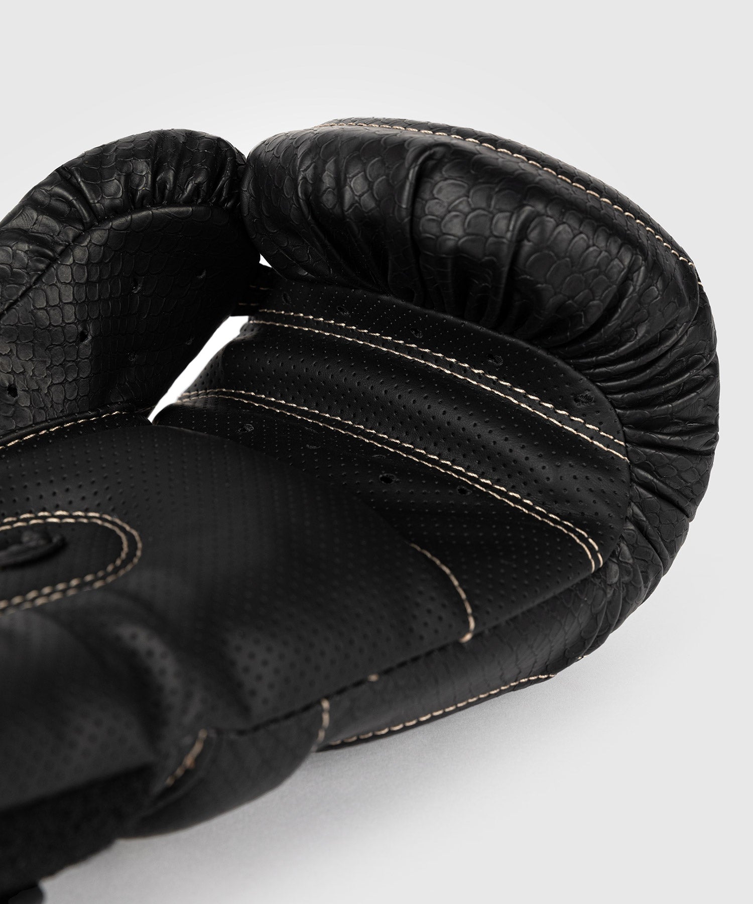 Guantes de boxeo Venum Impact Evo Scales – Negro