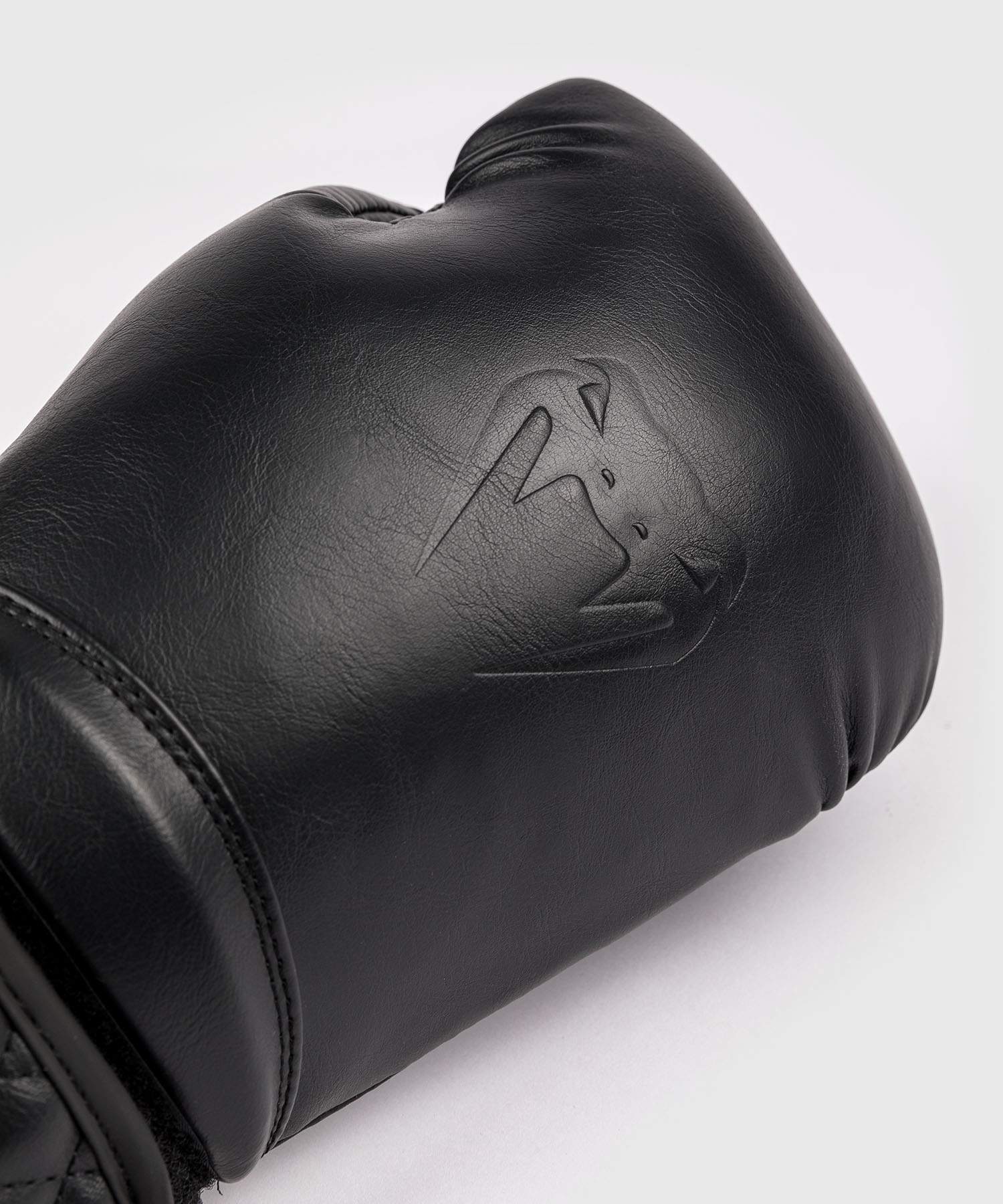 Luvas de boxe Venum Impact Classic – Preto