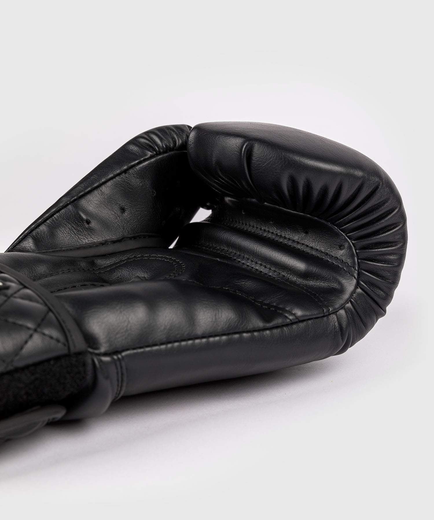 Luvas de boxe Venum Impact Classic – Preto