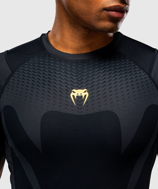 Venum Rashguard Attack Korte Mouwen - Zwart/Goud
