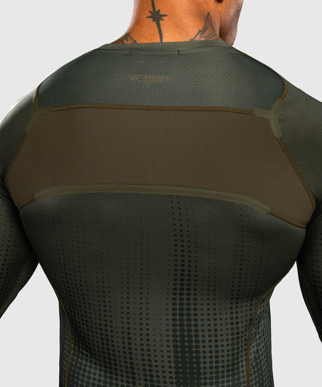 Rashguard Venum Stealth Mangas Compridas – Cáqui/Verde Militar