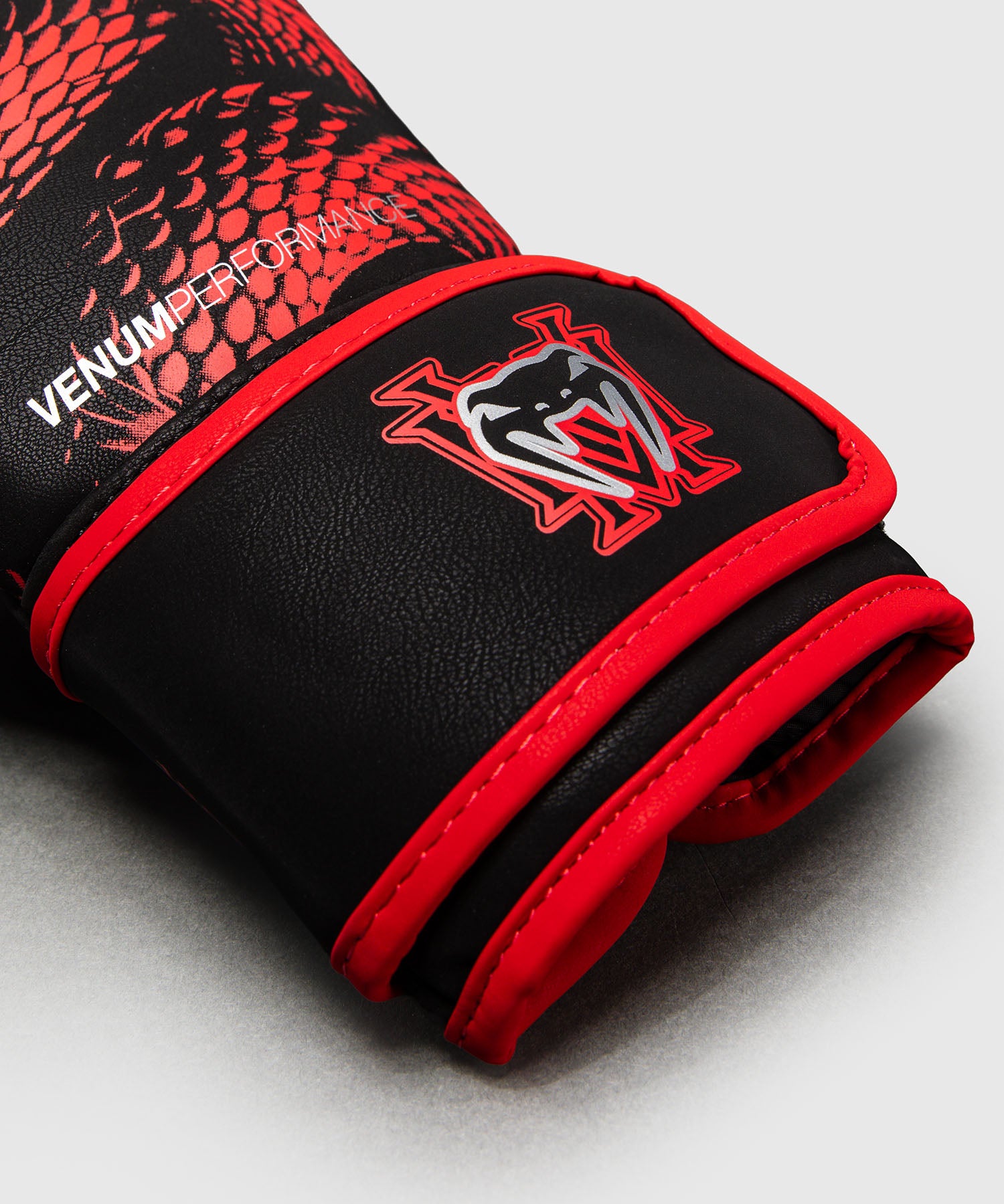Luvas de boxe Venum Matupa – Preto/Vermelho/Prata – foto 4
