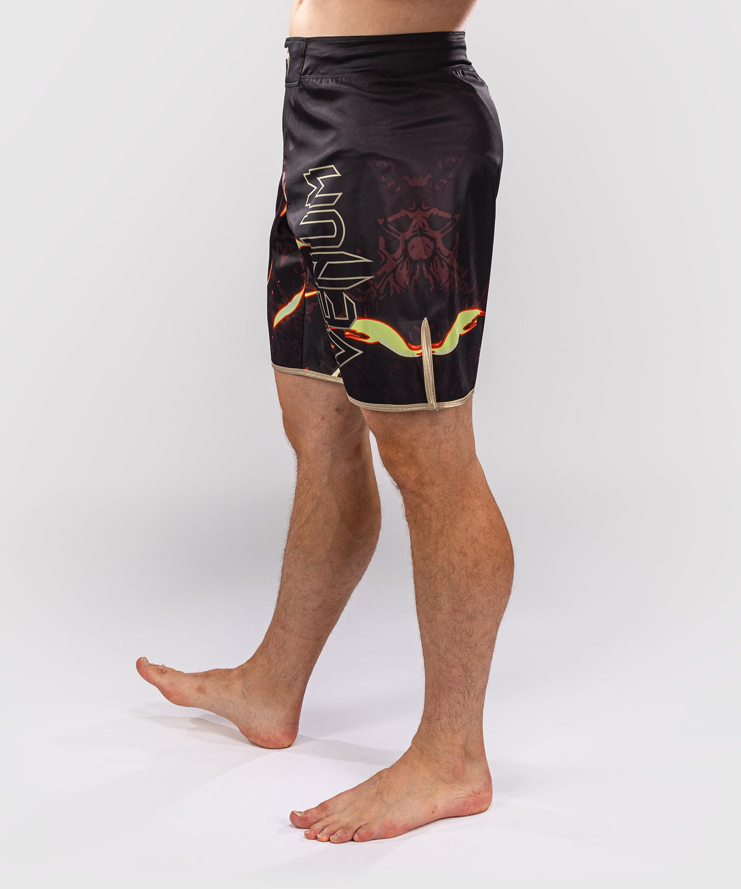 Spodenki MMA Venum x Jujutsu Kaisen Sukuna – Czarne/Beżowe