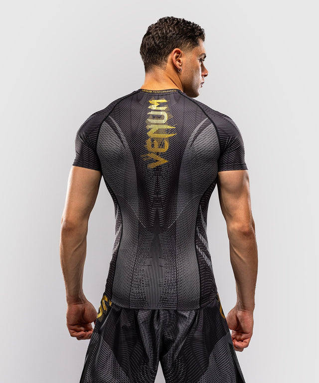Rashguard Venum Galactic 3.0 Mangas Curtas – Preto/Ouro