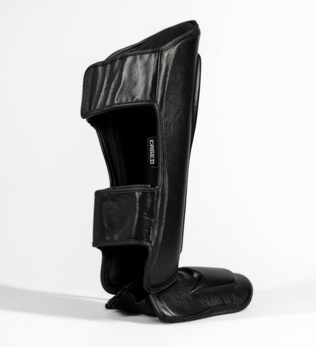 Espinilleras Caged Kickboks 'X' Series – Negro/Negro