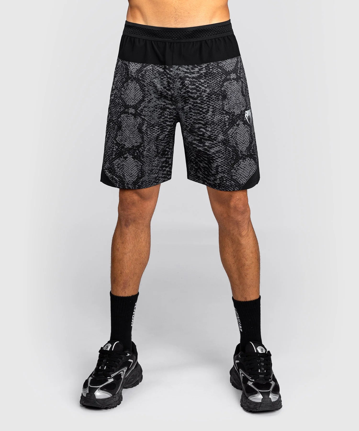 MMA trenky Venum Training Shorts G-Fit Scales – Černé/Šedé