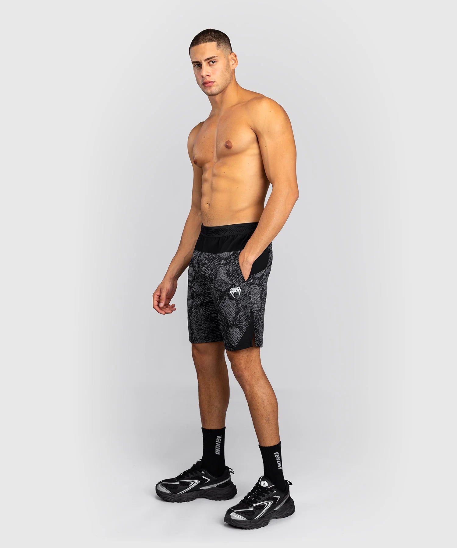 MMA trenky Venum Training Shorts G-Fit Scales – Černé/Šedé