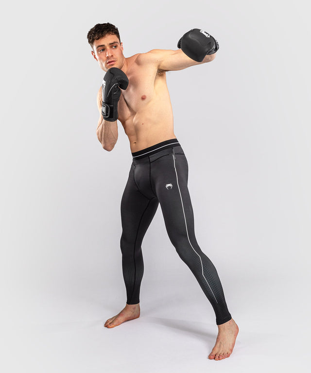 Kompresní kraťasy Venum Stealth – Černé/Bílé