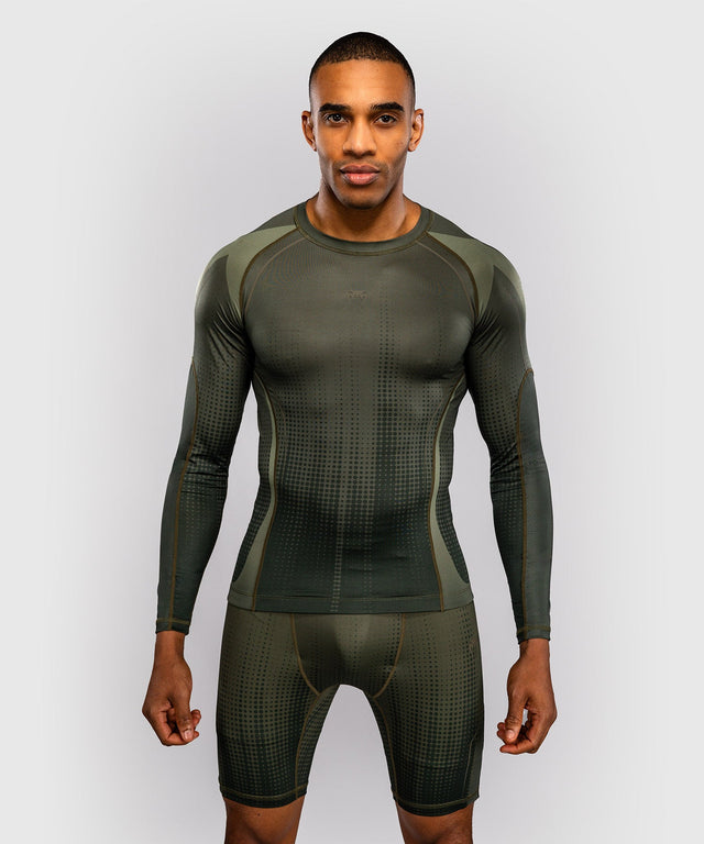 Rashguard Venum Stealth Mangas Compridas – Cáqui/Verde Militar