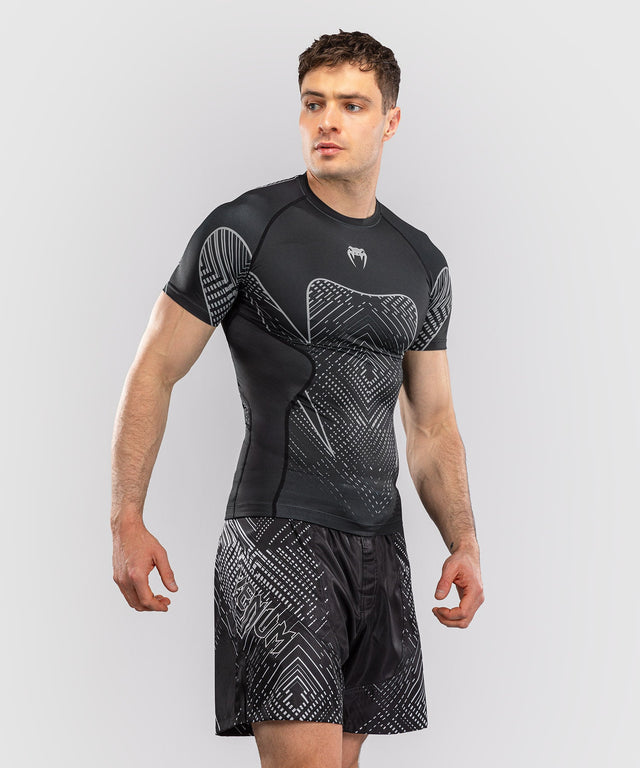 Rashguard Venum Midnight Fury Manches Courtes – Noir/Gris/Argent