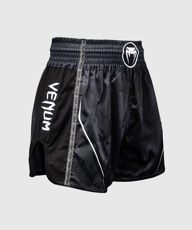 Spodenki Muay Thai Venum Stealth – Czarne/Białe