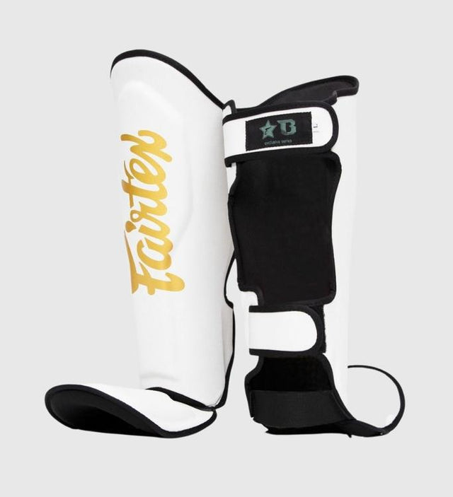 Caneleiras de kickboxing Fairtex FXB – Branco/Ouro – Caneleiras