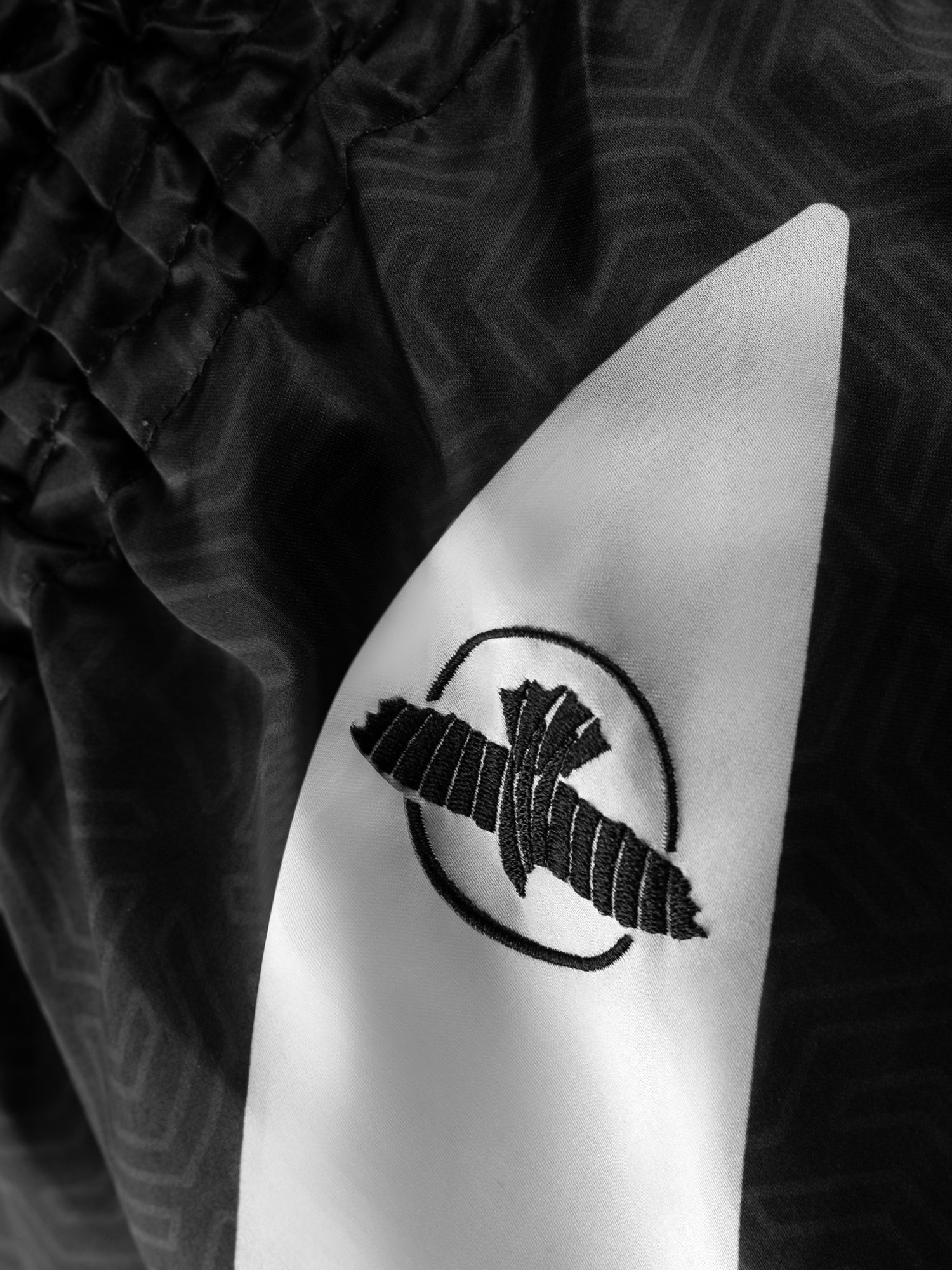 Hayabusa Muay-Thai-Shorts Core – Schwarz