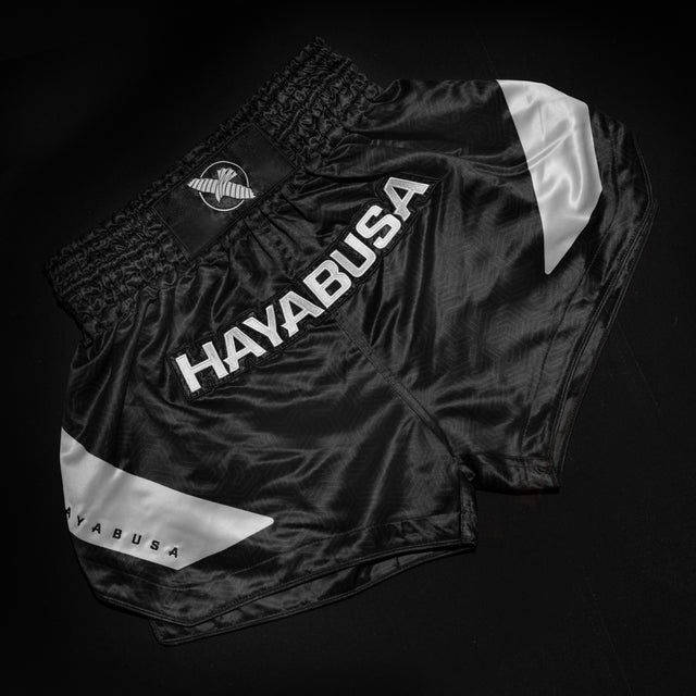 Hayabusa Muay-Thai-Shorts Core – Schwarz
