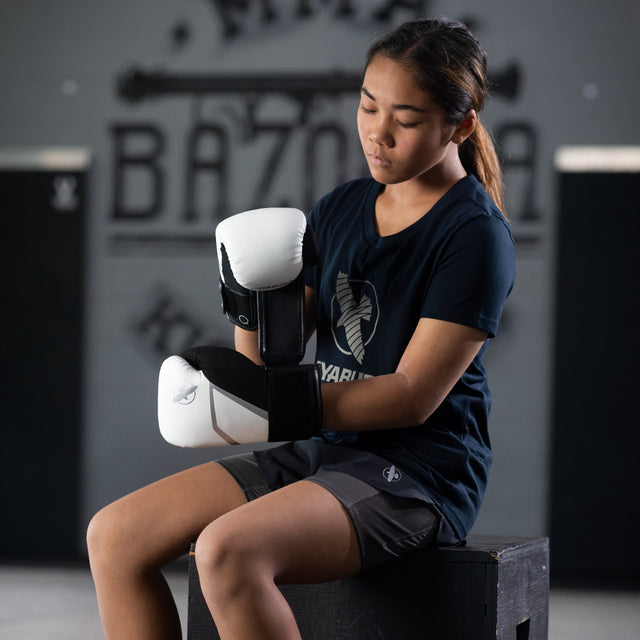 Mănuși de box Hayabusa E1 – Alb/Negru/Argintiu