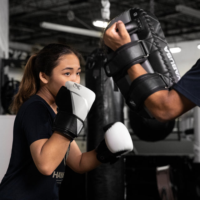 Mănuși de box Hayabusa E1 – Alb/Negru/Argintiu