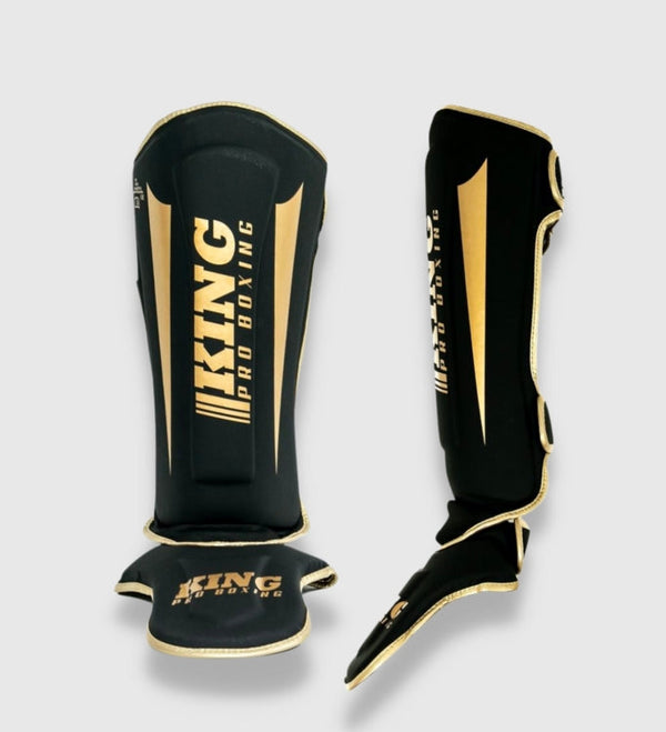 Caneleiras de kickboxing King Pro Boxing Revo – Preto/Ouro