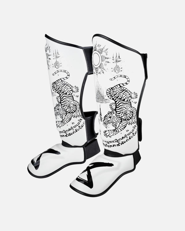 8 WEAPONS Shin guards Sak Yant Tigers – White/Black