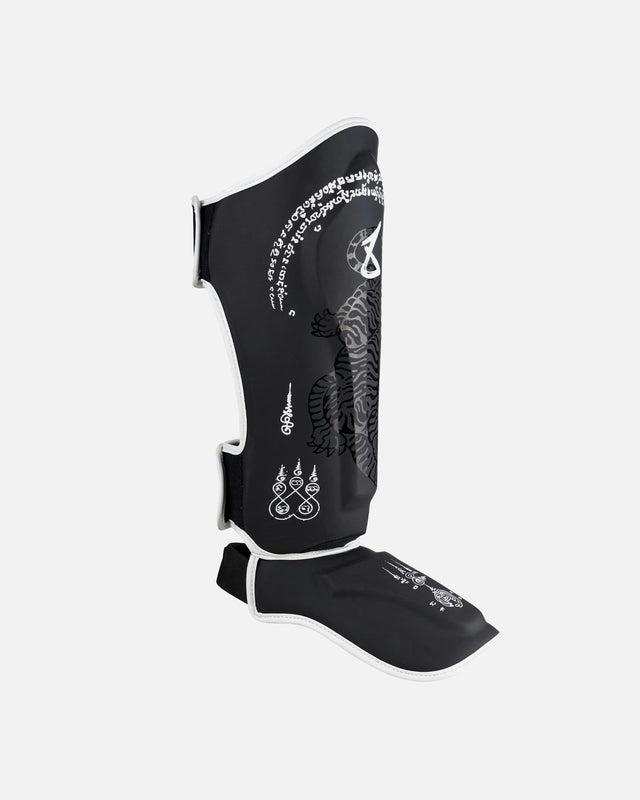 Protège-tibias 8 WEAPONS Sak Yant Big Tiger – Noir